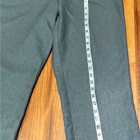 Women’s Capris Dress Slacks By Alfred Dunner. Size 12P - Picture 9 of 11